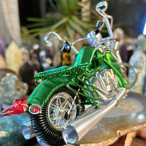 🔥SALE🔥 Wire Wrapped Motorcycle With A Crystal Headlight! Hand Made! - Picture 6 of 13